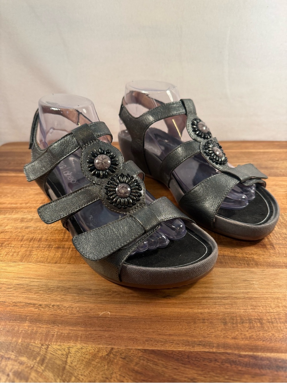 Abeo Gia Leather Sandals Metallic Pewter Floral Medallions Size 8 NWOT